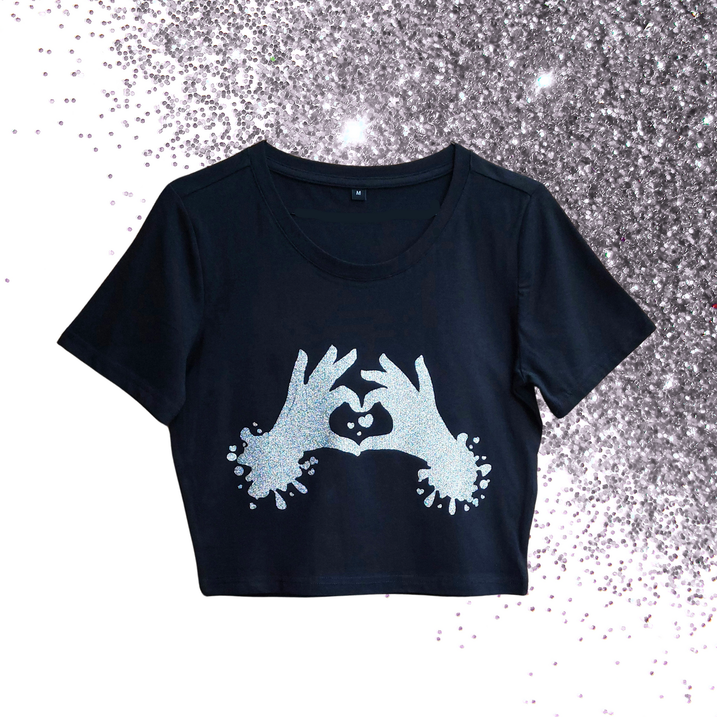 Medium - Baby Tee - Heart hands - Glimmer: sølv