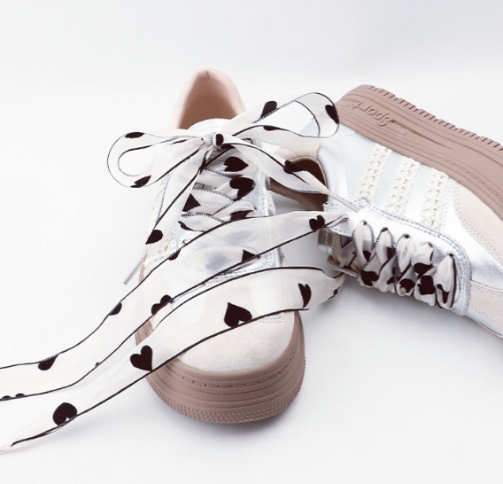 Shoelaces - Chiffon ribbon - White w. black hearts - 120 cm