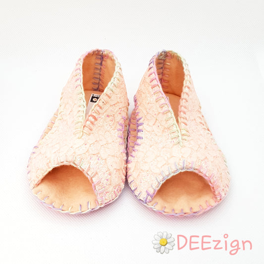 LUCIOUS LACE - Baby Slippers - Sandals (6-12 mths)