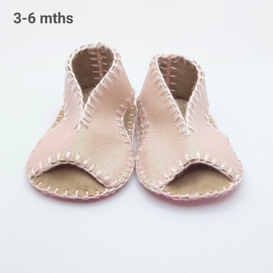 SWEET CARAMEL - Baby Slippers - Sandals (3-6 mths)
