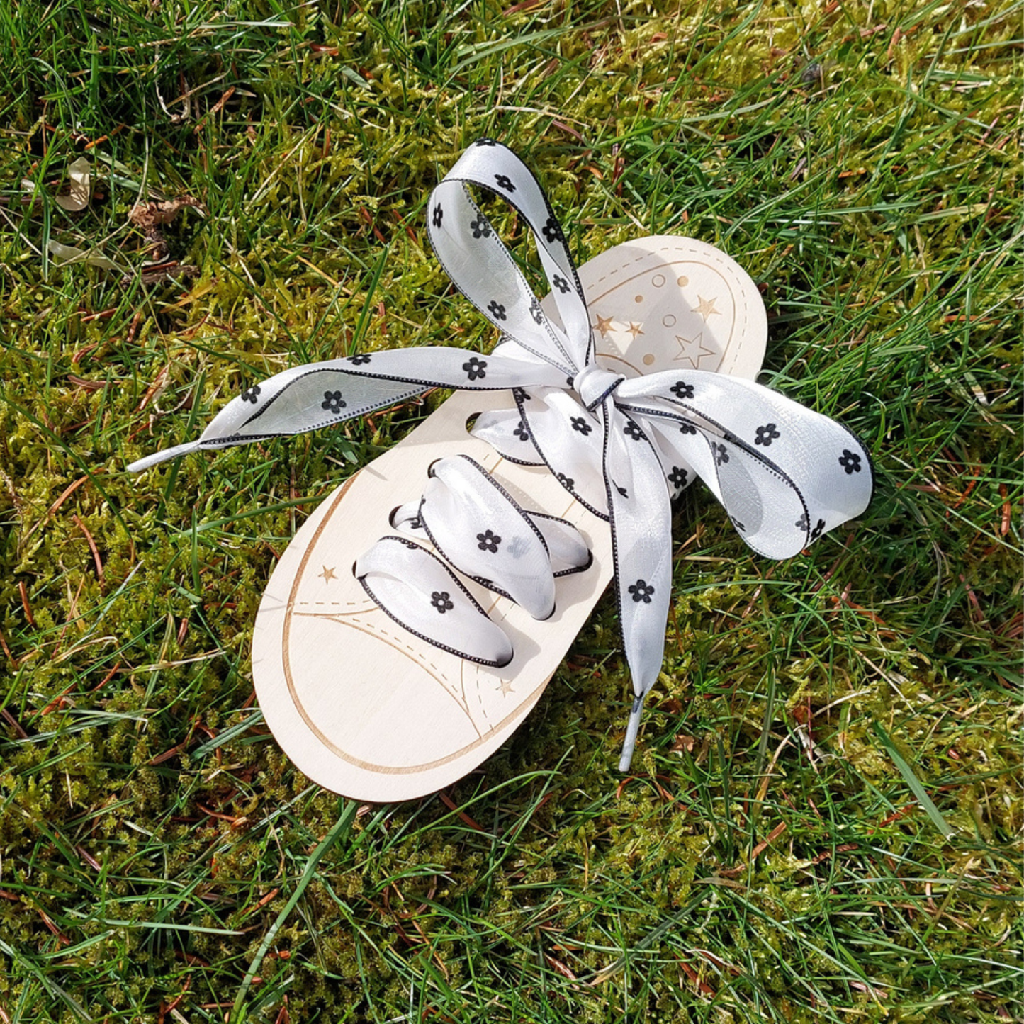 Shoelaces - Chiffon ribbon - White w. black flowers - 120 cm
