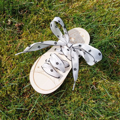 Shoelaces - Chiffon ribbon - White w. black flowers - 120 cm