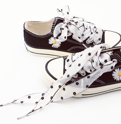 Shoelaces - Chiffon ribbon - White w. black flowers - 120 cm