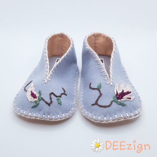 MODEST MAGNOLIA - Baby Slippers (6-12 mths)